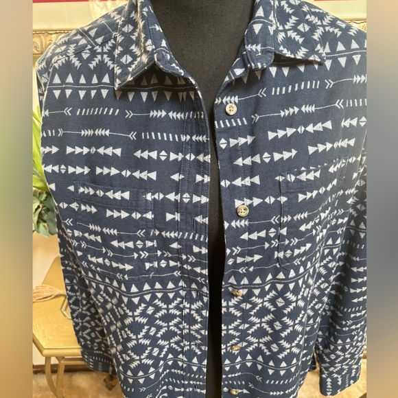 CABELAS WOMENS NAVY & WHITE BUTTON DOWN AZTEC DESIGN FLANNEL CASUAL SHIRT SZ L - Picture 6 of 11